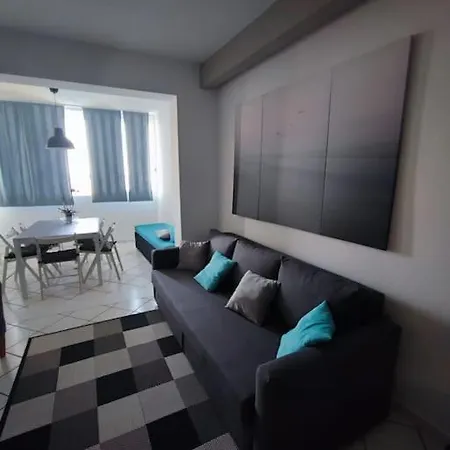 Blue Paradise: A Due Passi Dalla Spiaggia. Porto Recanati