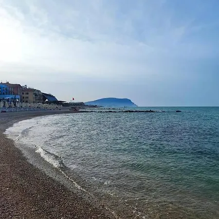 Blue Paradise: A Due Passi Dalla Spiaggia. 포르토레카나티
